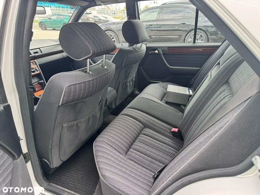 Mercedes-Benz W124 (1984-1993) - 27