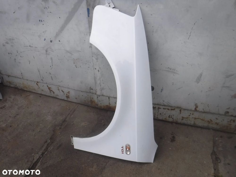Seat Exeo lift  blotnik lewy przod idealny LS9R Bialy - 2