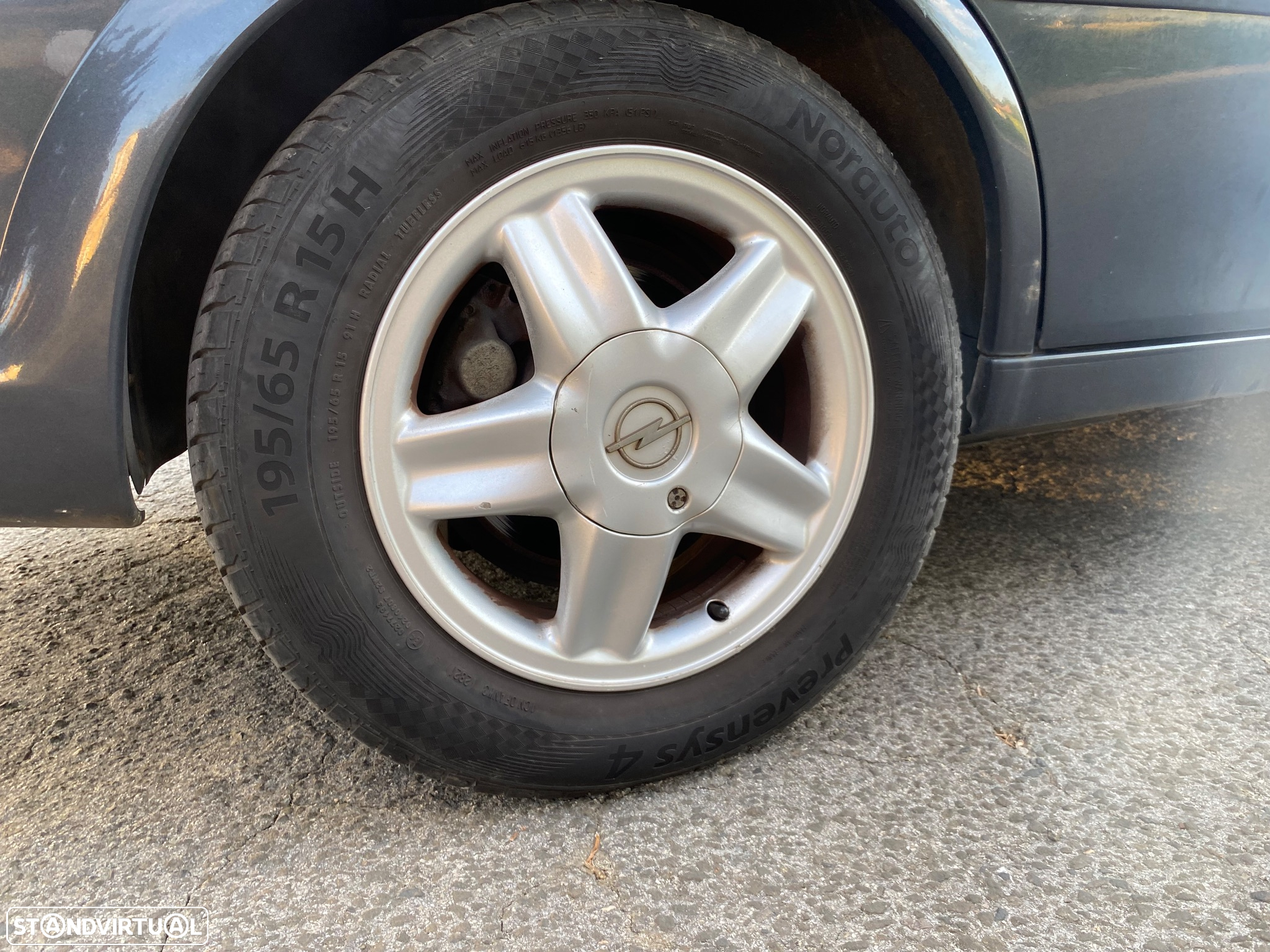 Opel Vectra Caravan 1.6i 16V - 10