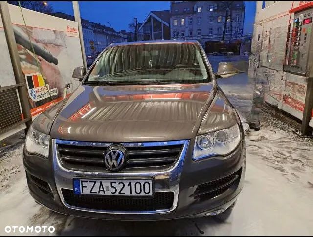 Volkswagen Touareg - 1