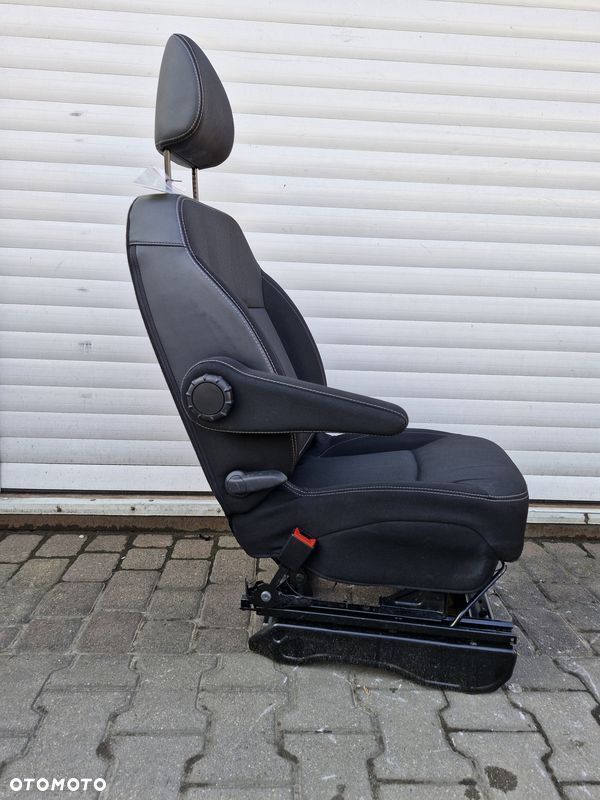 RENAULT TRAFIC III 3 VIVARO B FOTEL LEWY PRZÓD PRZEDNI KIEROWCY - 7