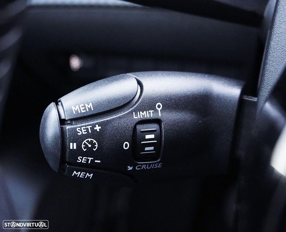 Peugeot 208 1.2 PureTech Allure Pack - 38