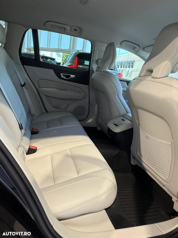 Volvo V60 B4 MHEV AT Plus Dark - 26