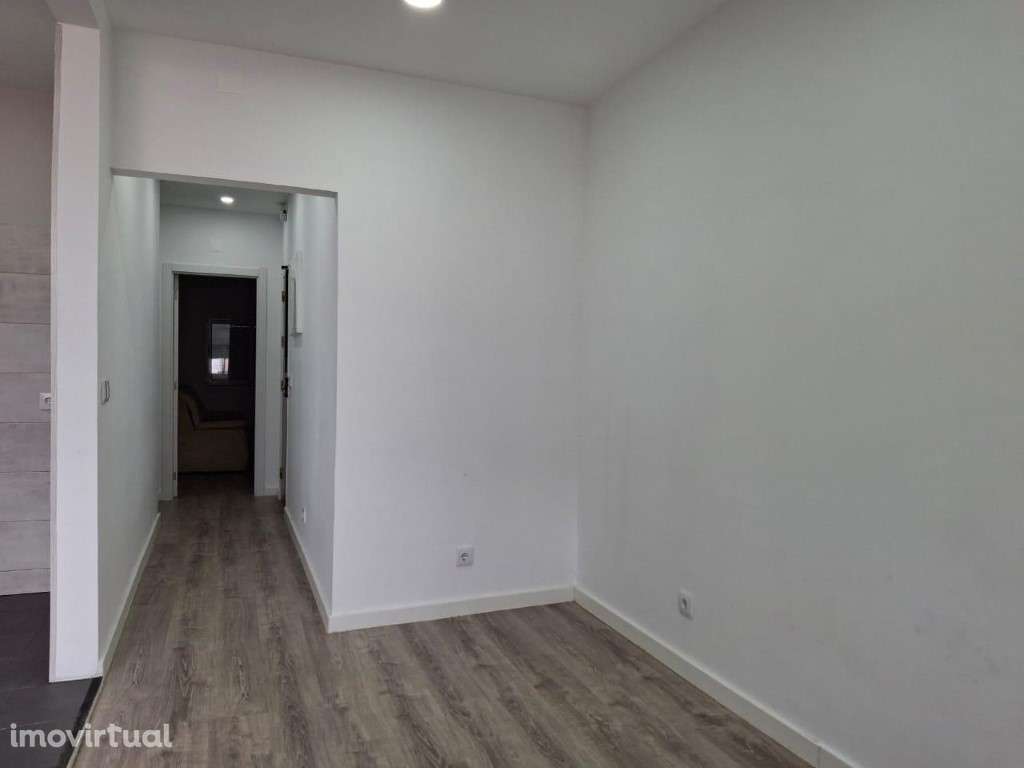 APARTAMENTO T1+1 NA RUA 26 DE JANEIRO - BAIXA DA BANHEIRA - Grande imagem: 5/17