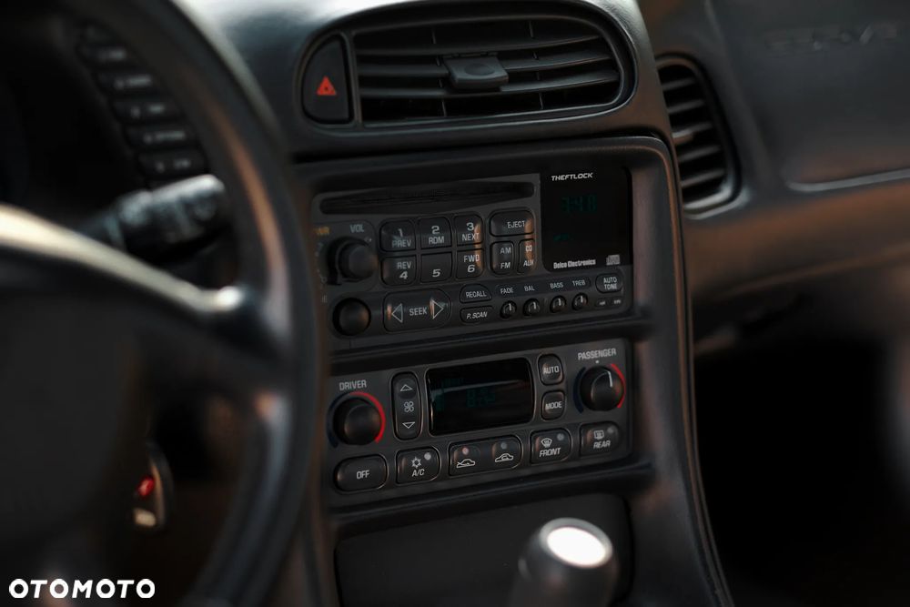 Chevrolet Corvette - 33