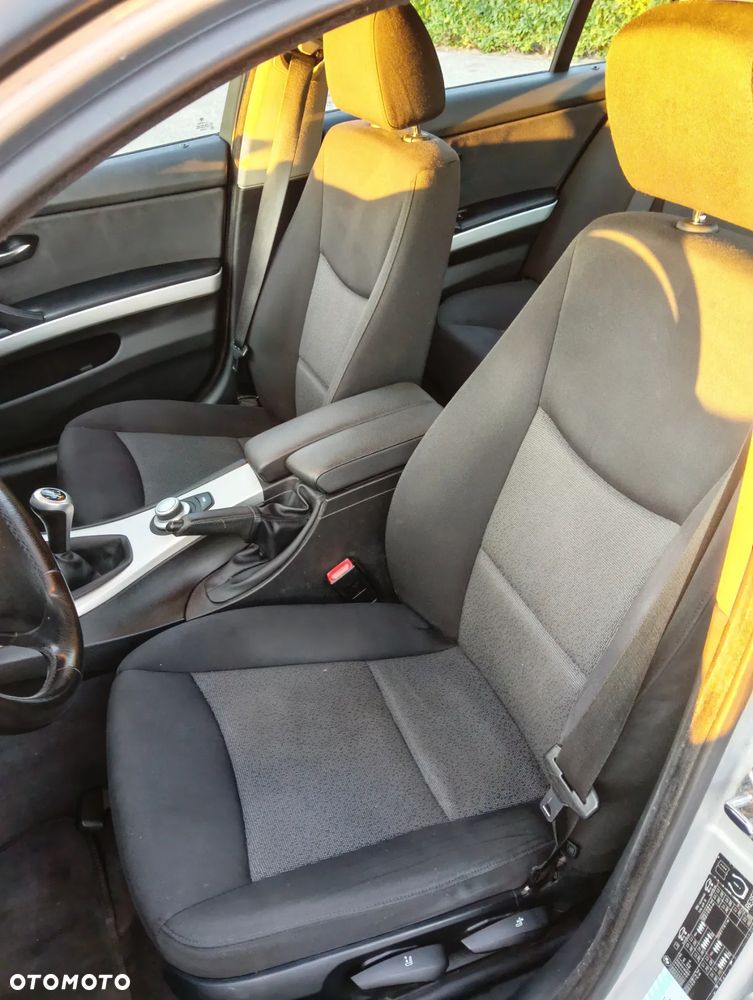 BMW Seria 3 320i - 11