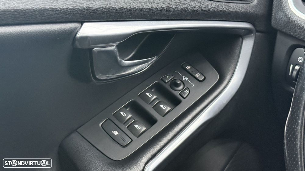 Volvo V40 2.0 D2 R-Design Momentum Geartronic - 25