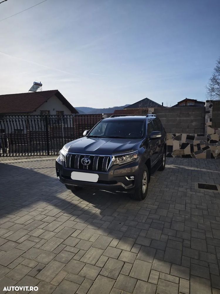 Toyota Land Cruiser - 1