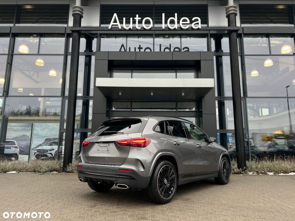Mercedes-Benz GLA - 16