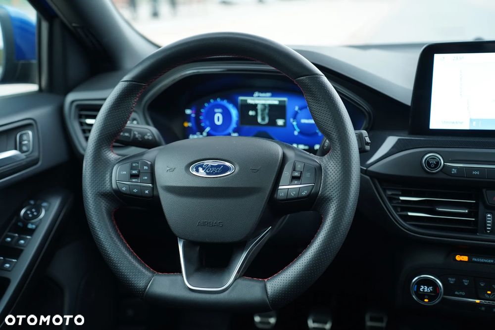 Ford Focus 1.5 EcoBlue Start-Stopp-System ST-LINE - 24