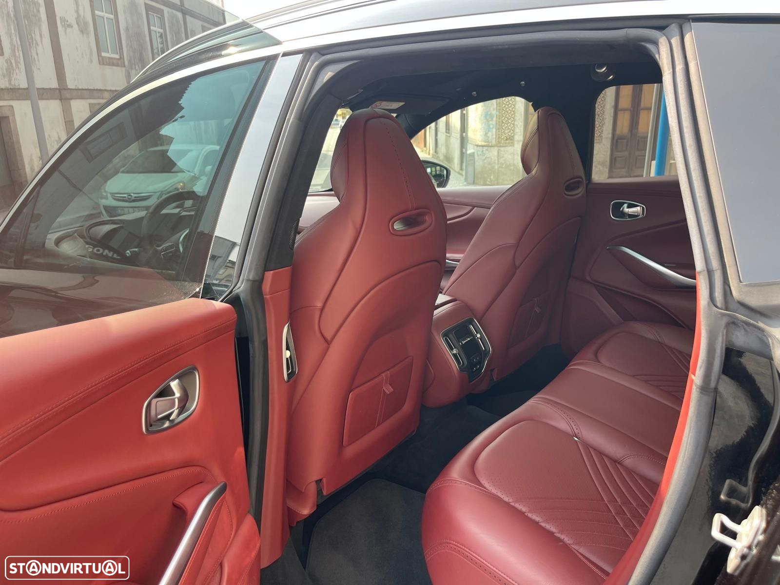 Aston Martin DBX Standard - 33