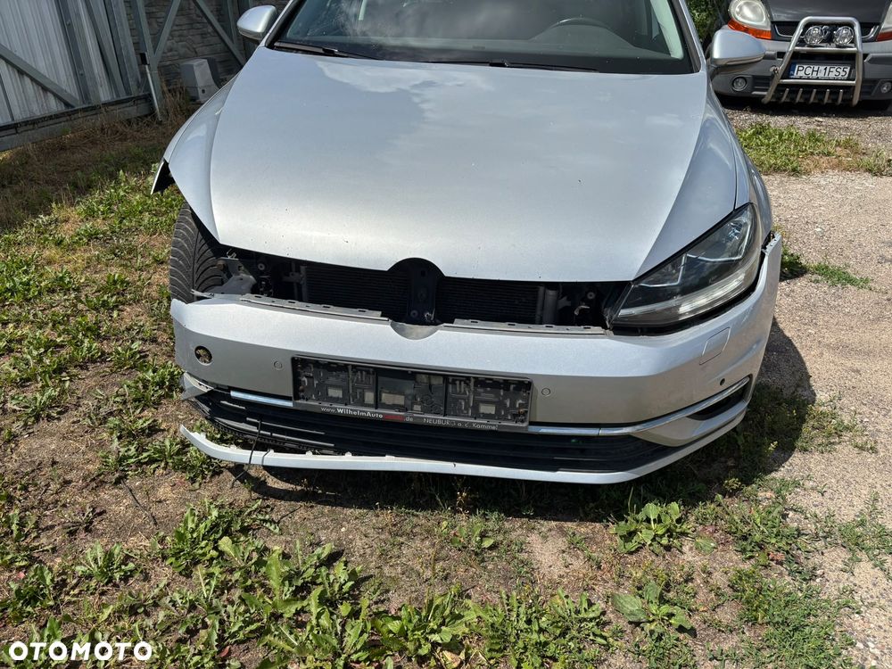 Volkswagen Golf - 1