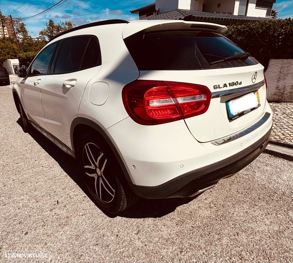 Mercedes-Benz GLA 180 — fotografia 6