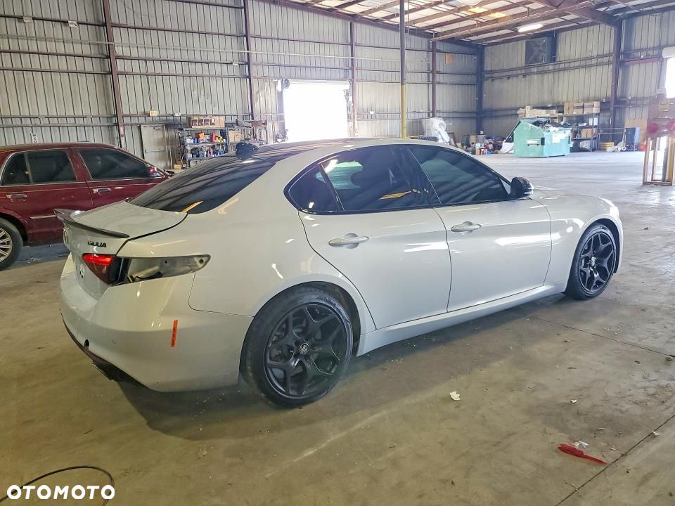 Alfa Romeo Giulia - 5
