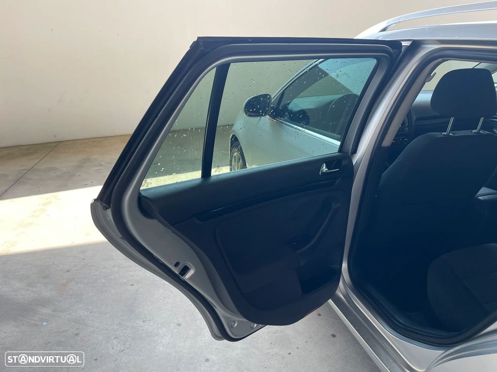 VW Golf 1.6 TDi Confortline - 11