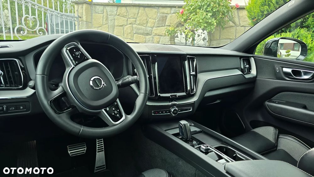 Volvo XC 60 T6 Plug-In Hybrid AWD Ultra Dark - 17