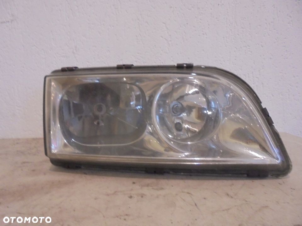 LAMPA PRAWY PRZOD VOLVO S40