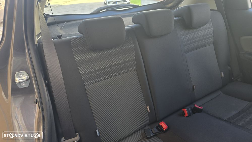 Toyota Yaris 1.4 D-4D Comfort+P.Style - 24