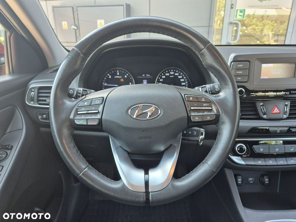 Hyundai i30 1.6 D Classic + - 16