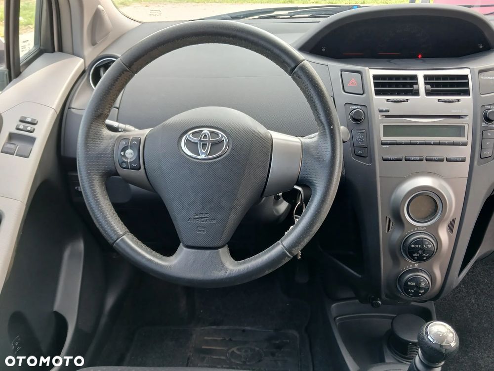 Toyota Yaris 1.33 VVT-i Executive - 18