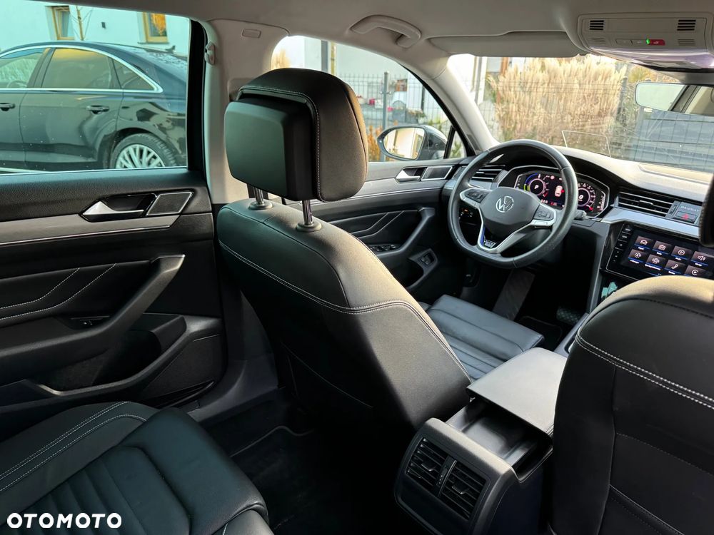 Volkswagen Passat - 35
