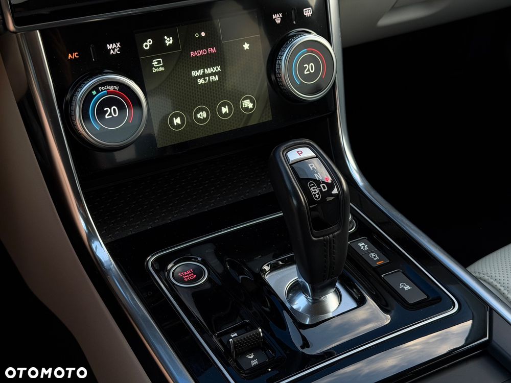 Jaguar XE D180 S - 22