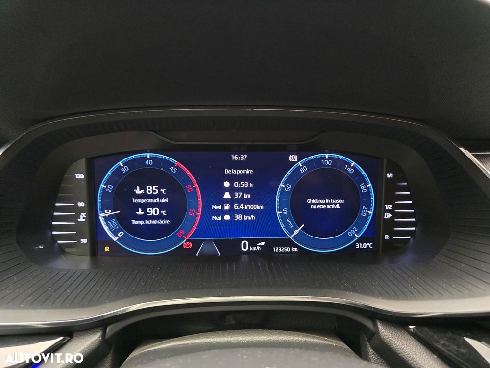 Skoda Octavia 2.0 TDI STYLE DSG - 31