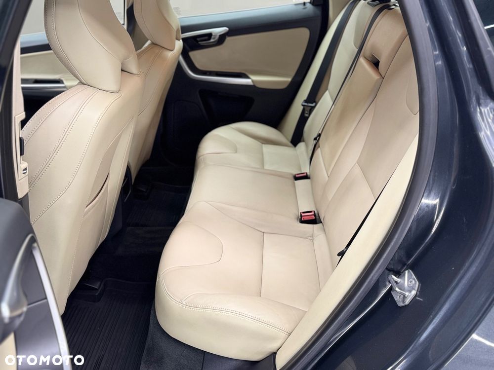 Volvo XC 60 D4 AWD Momentum - 3
