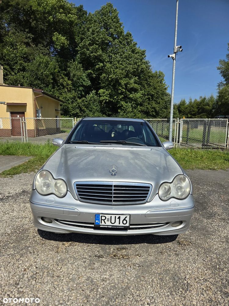 Mercedes-Benz Klasa C 320 4Matic Classic - 11