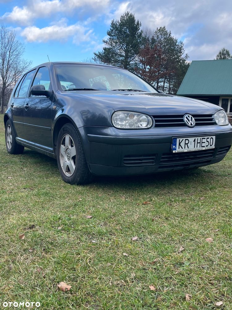 Volkswagen Golf - 1