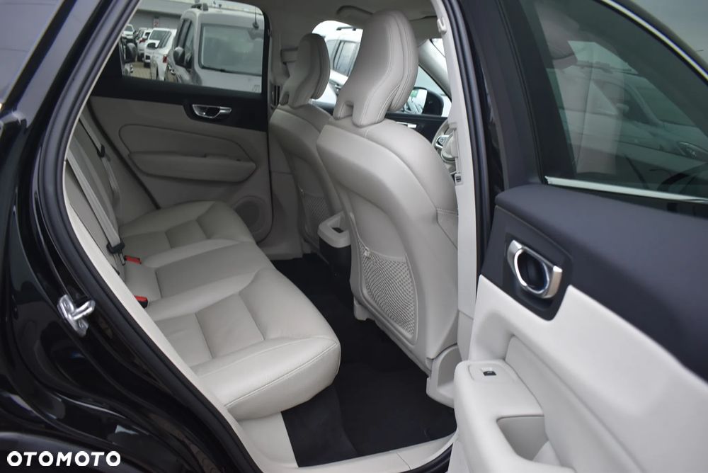 Volvo XC 60 B4 B Plus Bright - 16