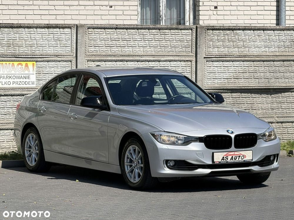 BMW Seria 3 320i Sport Line - 33