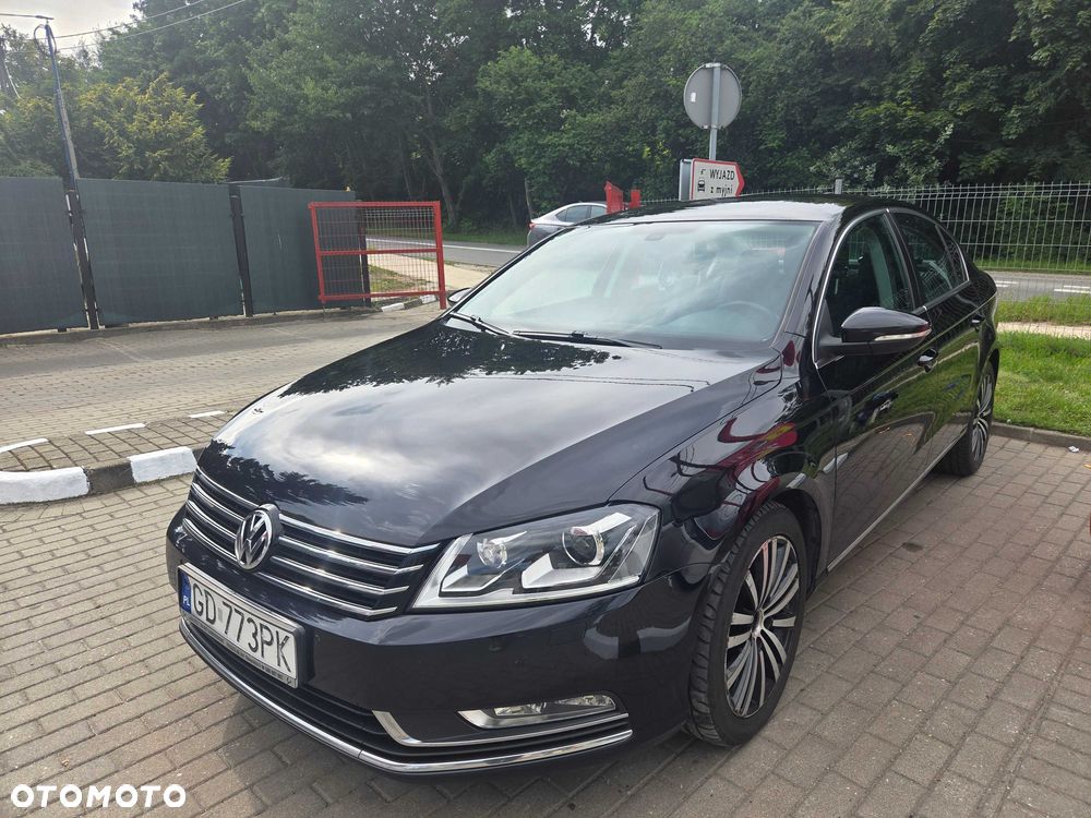 Volkswagen Passat - 1