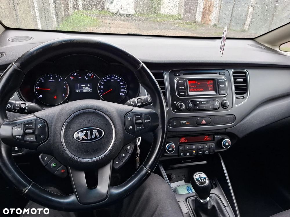 Kia Carens - 9