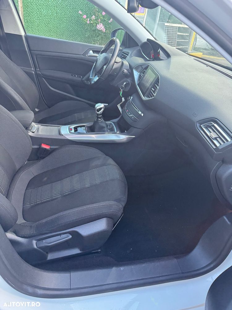 Peugeot 308 - 10