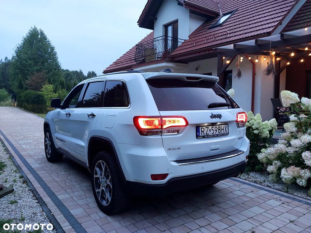 Jeep Grand Cherokee - 16