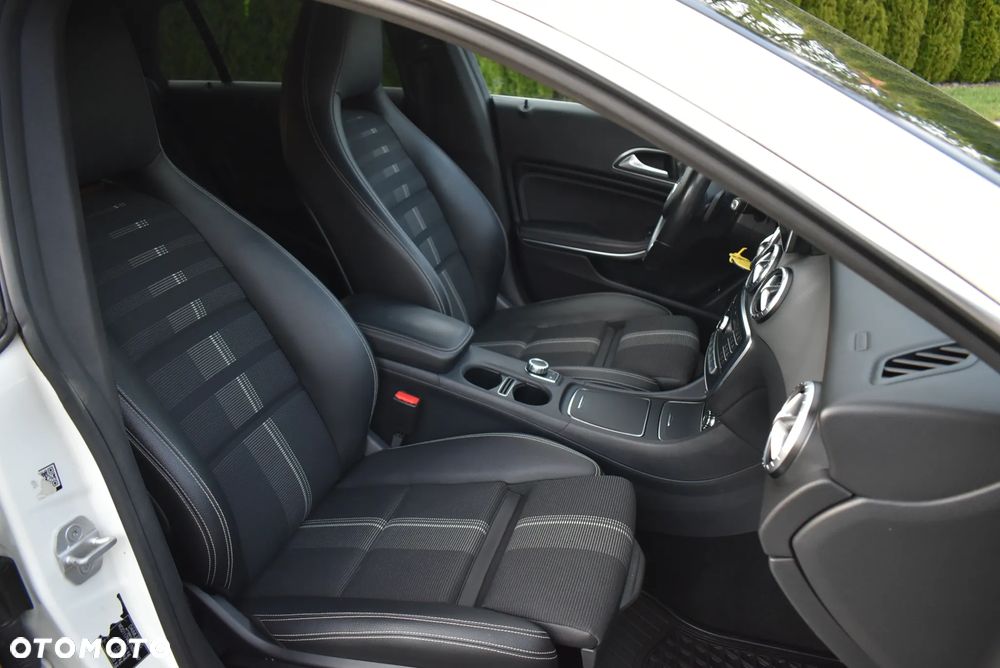 Mercedes-Benz CLA 200 7G-DCT UrbanStyle Edition - 9