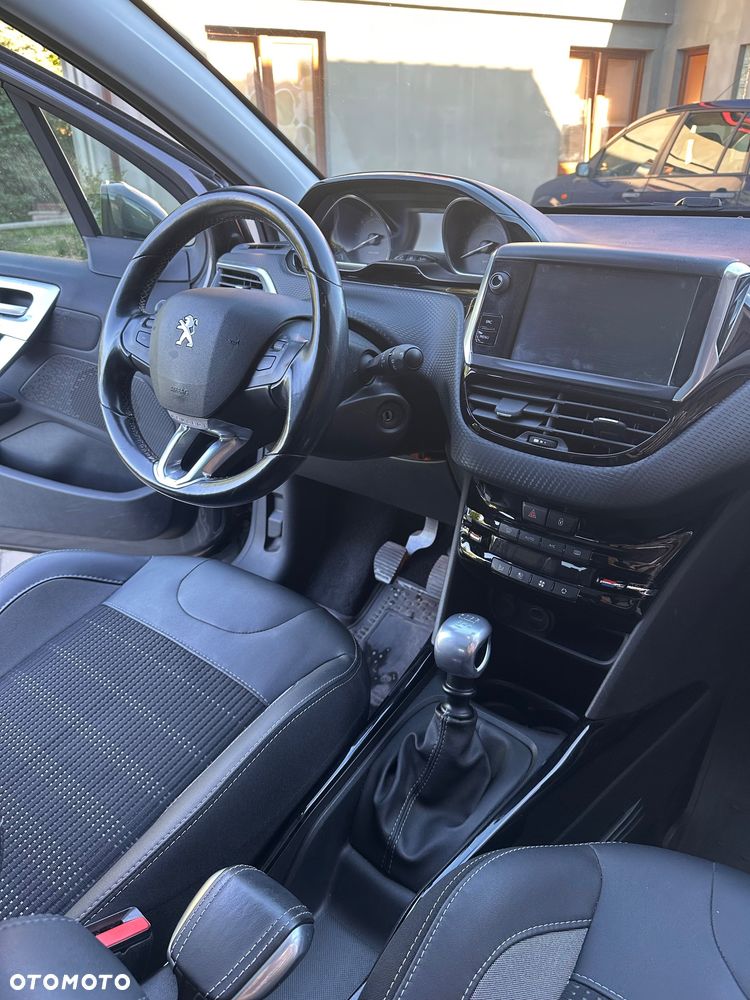 Peugeot 2008 1.2 Pure Tech GPF Allure S&S - 13