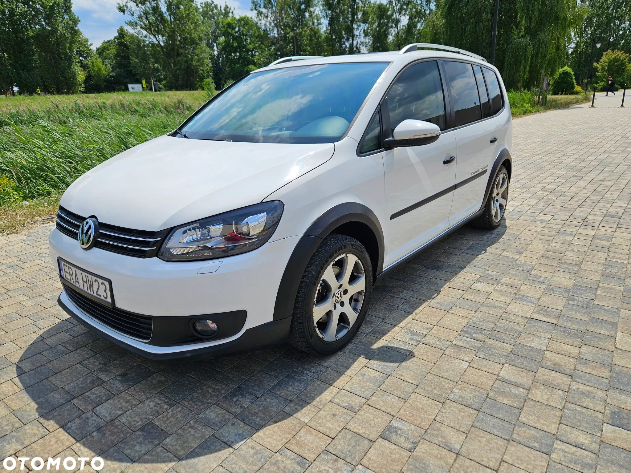 Volkswagen Touran 2.0 TDI DPF Cross DSG - 3