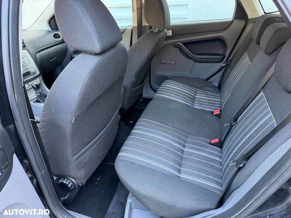 Ford Focus 1.8 TDCi Ambiente - 9