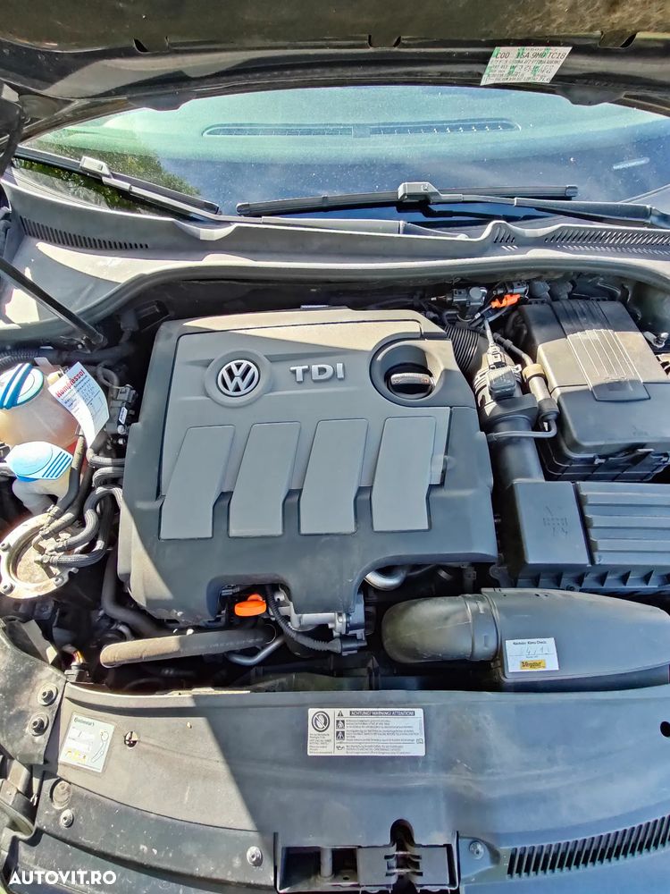 Volkswagen Golf 1.6 TDI DPF DSG BlueMotion Technology Highline - 19