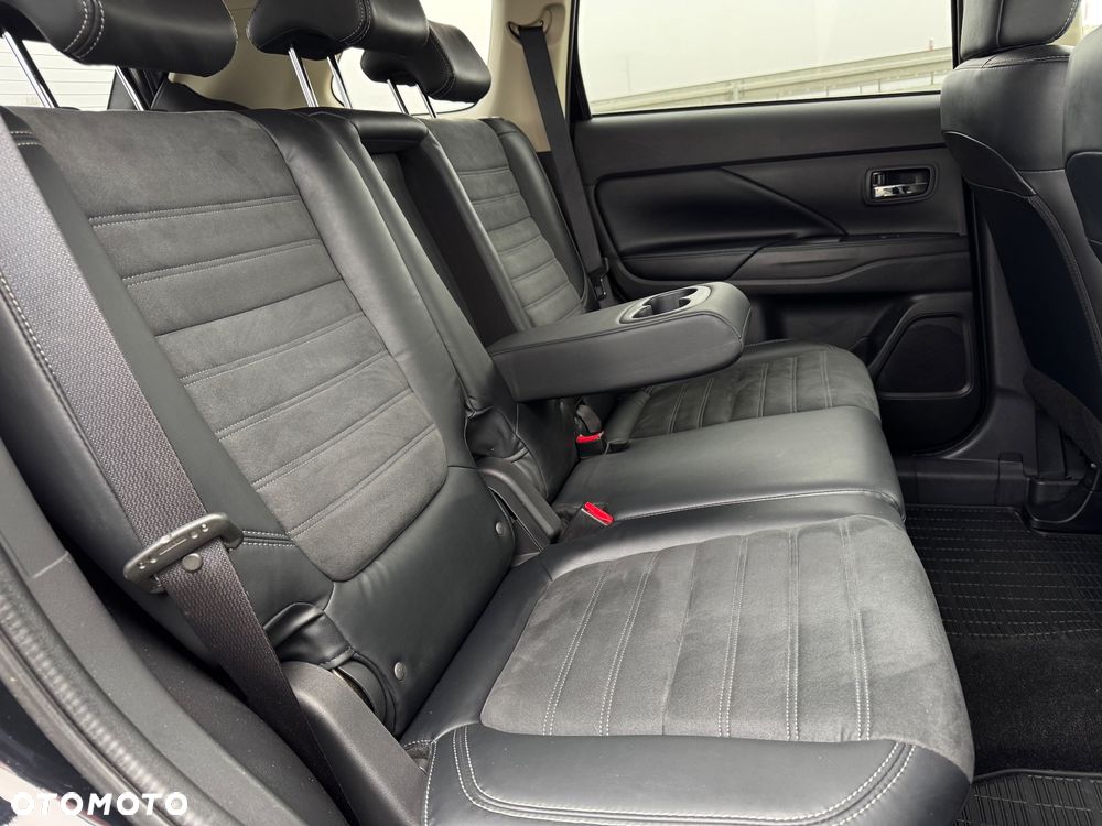 Mitsubishi Outlander 2.0 2WD CVT Diamant Edition+ - 23