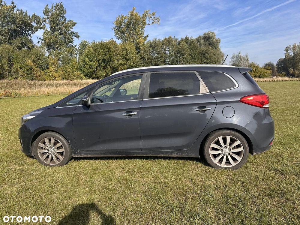 Kia Carens - 5