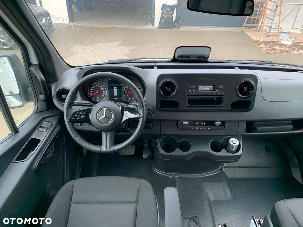 Mercedes-Benz Sprinter - 22