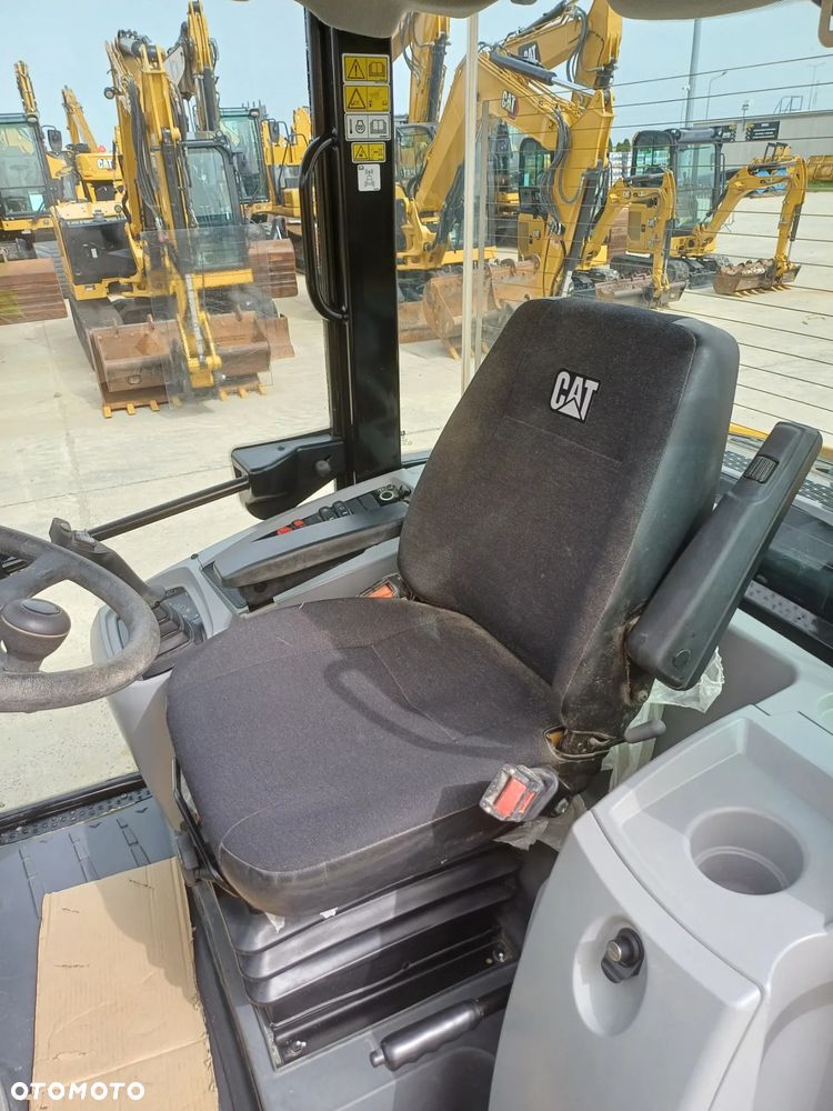 Caterpillar 906M - 11