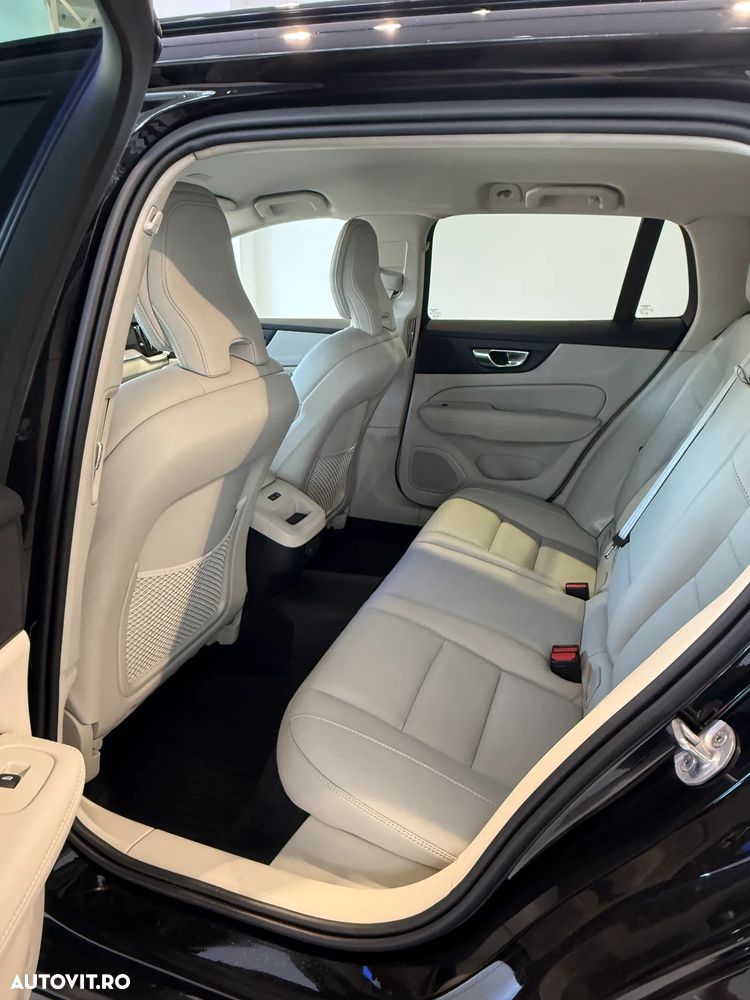 Volvo V60 B4 MHEV AT Plus Dark - 22