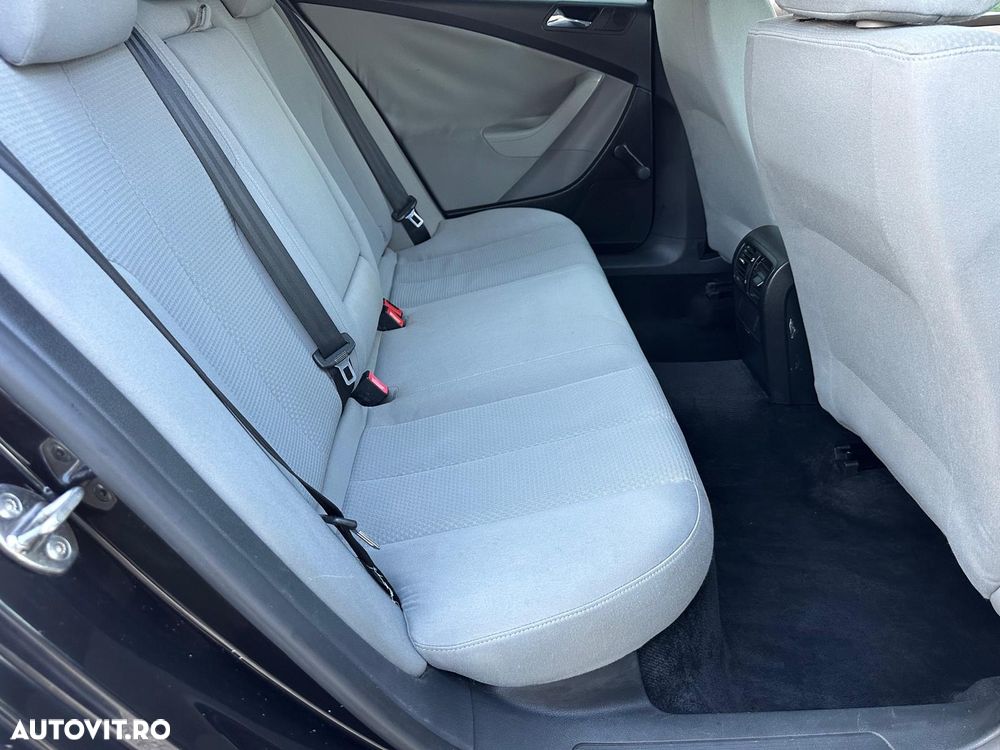 Volkswagen Passat 1.6 Comfortline - 18