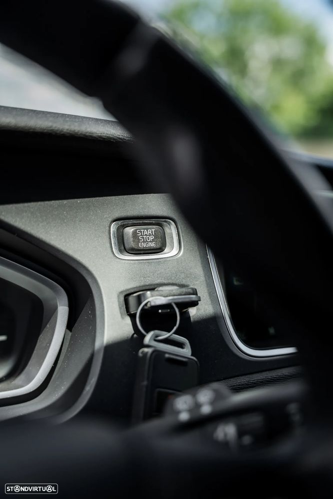 Volvo V40 D2 - 32