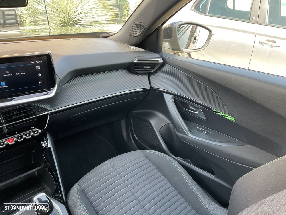 Peugeot 2008 1.2 PureTech Active Pack - 32