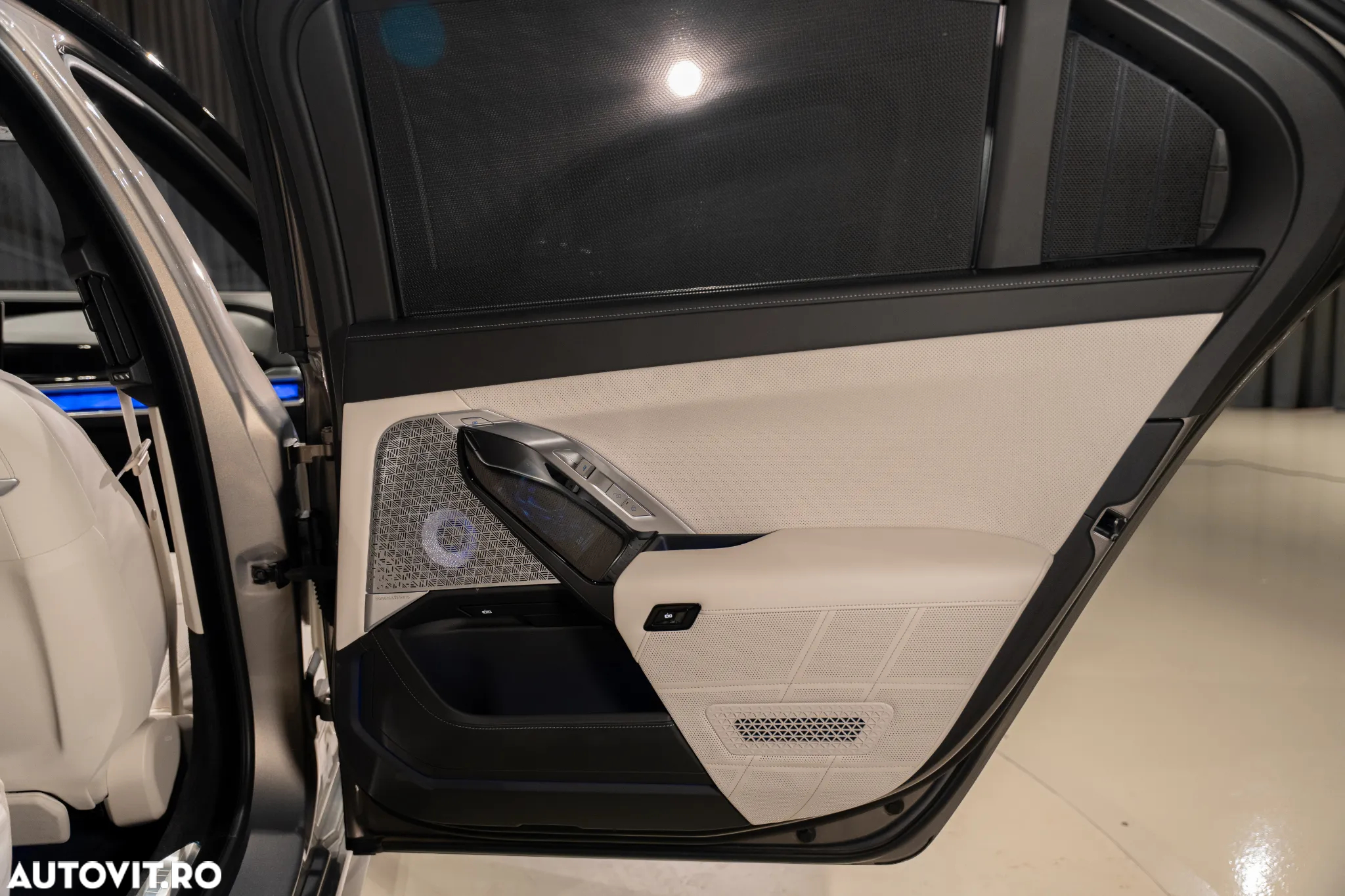 BMW Seria 7 740d xDrive MHEV - 33